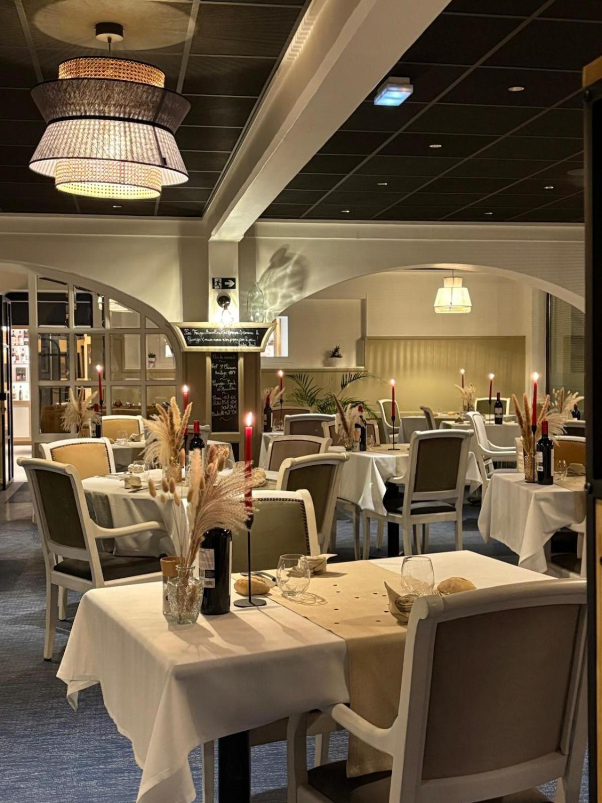 Hotel Restaurant Les 13 Assiettes Le Val-Saint-Père Eksteriør billede