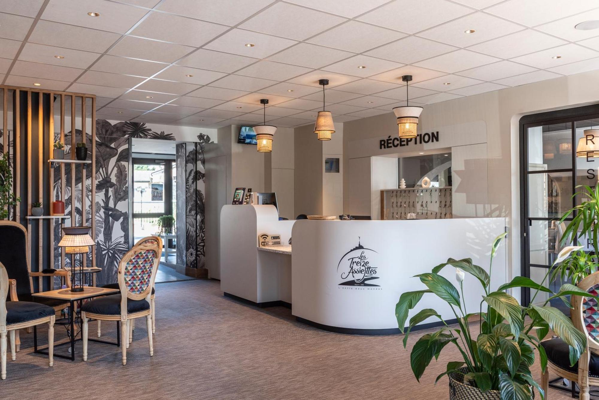 Hotel Restaurant Les 13 Assiettes Le Val-Saint-Père Eksteriør billede