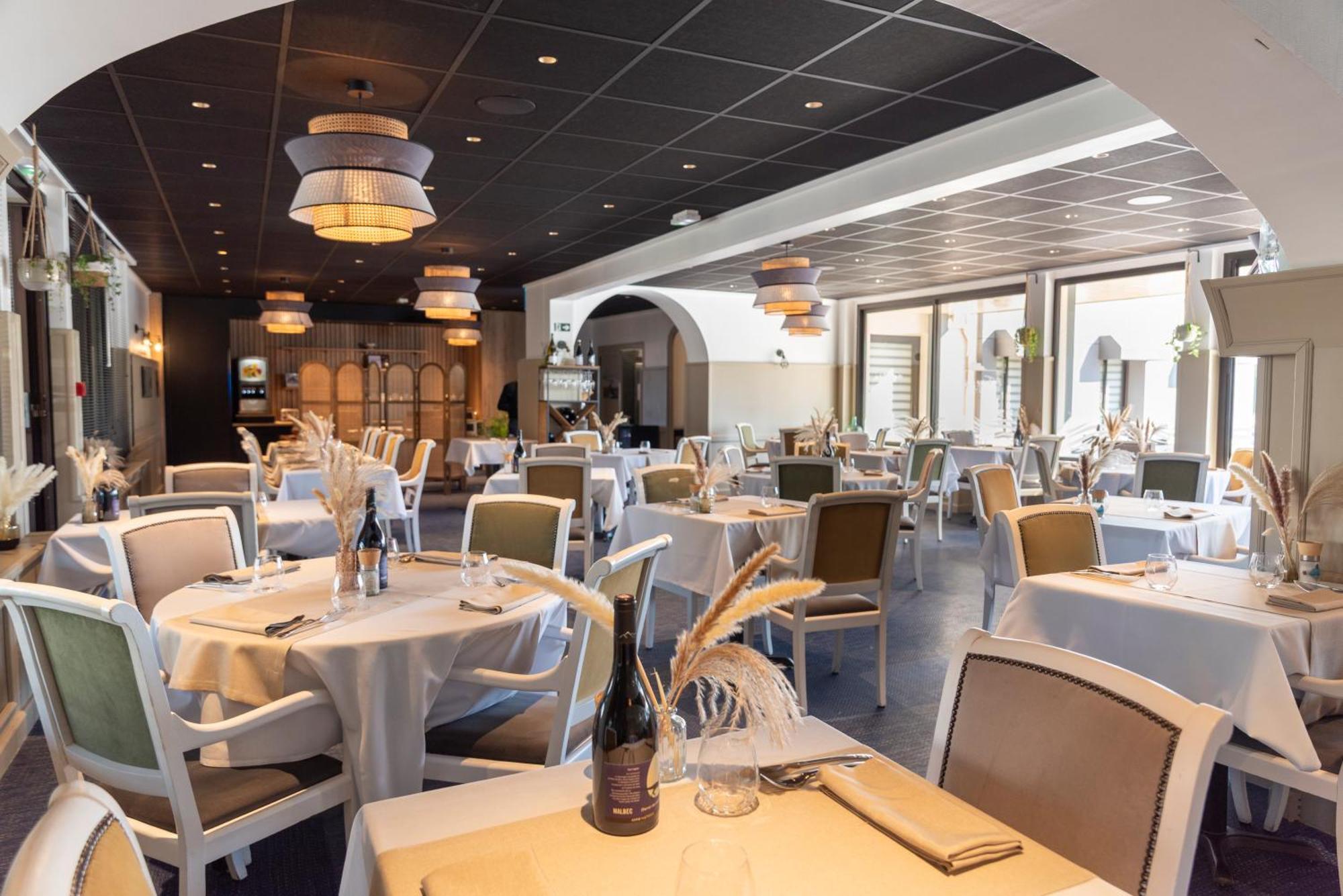 Hotel Restaurant Les 13 Assiettes Le Val-Saint-Père Eksteriør billede