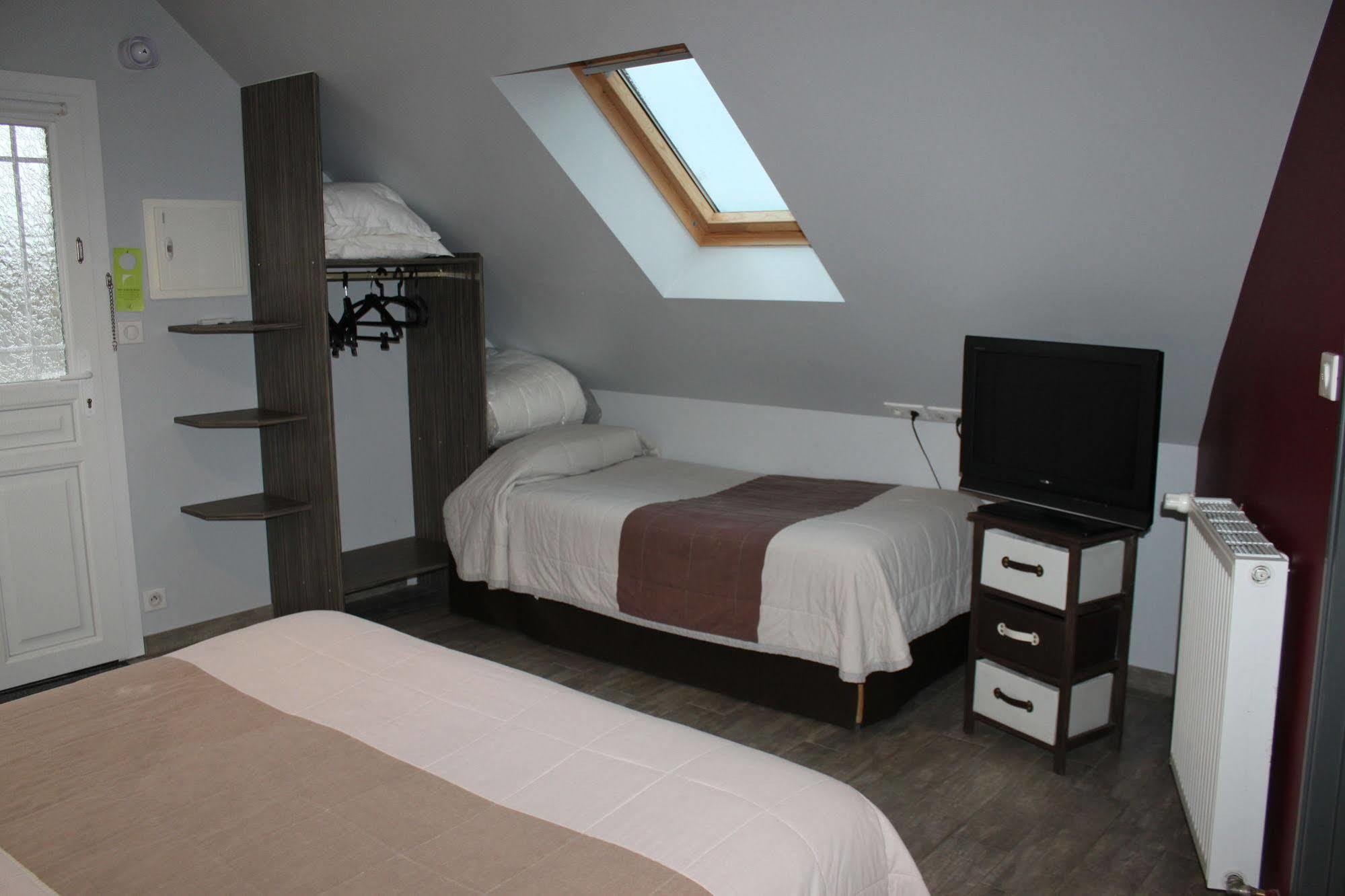 Hotel Restaurant Les 13 Assiettes Le Val-Saint-Père Eksteriør billede