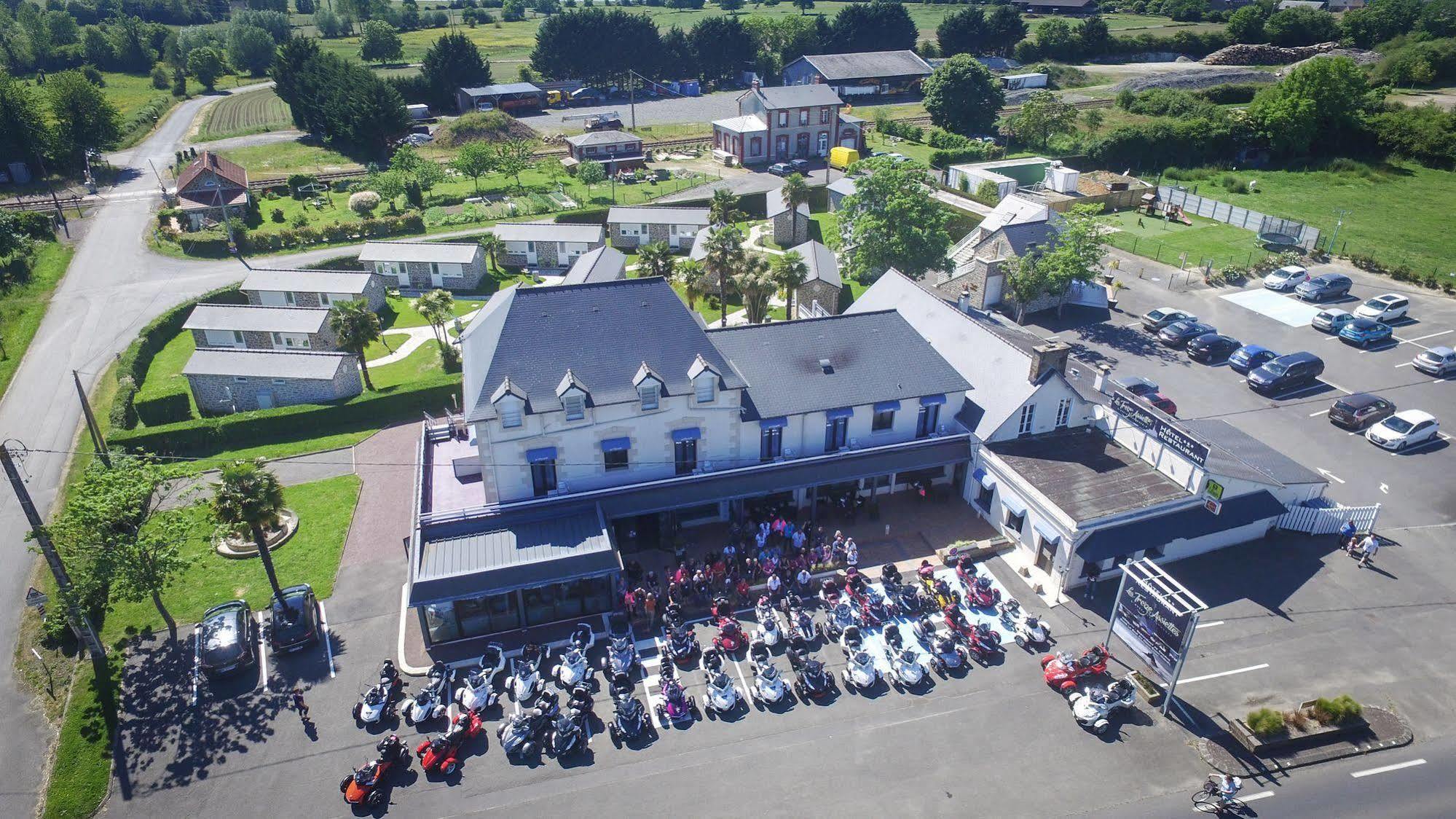 Hotel Restaurant Les 13 Assiettes Le Val-Saint-Père Eksteriør billede