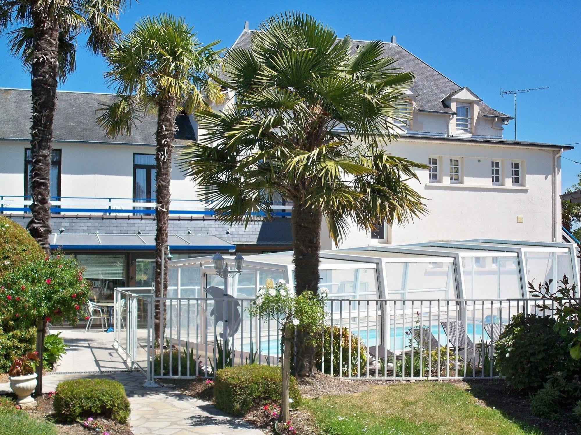 Hotel Restaurant Les 13 Assiettes Le Val-Saint-Père Eksteriør billede
