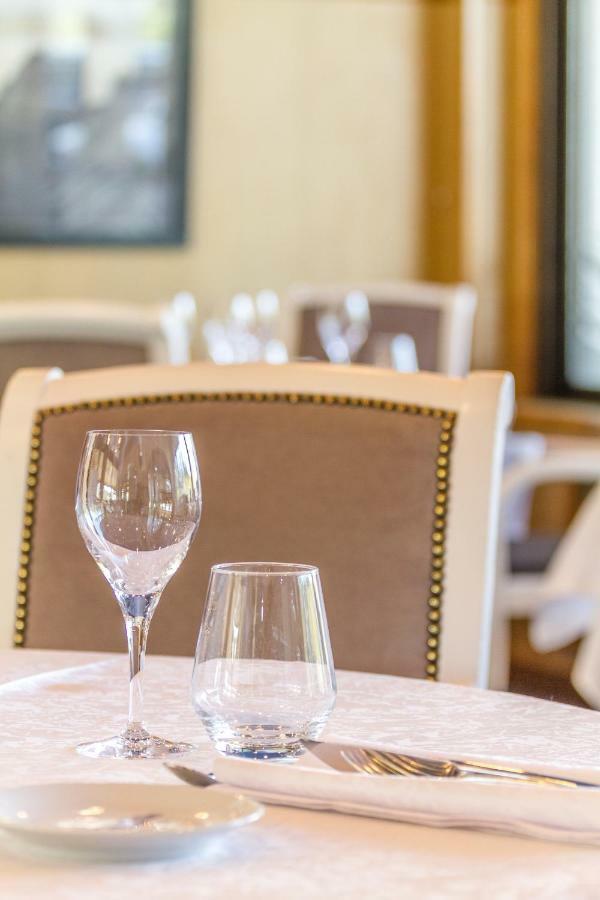 Hotel Restaurant Les 13 Assiettes Le Val-Saint-Père Eksteriør billede